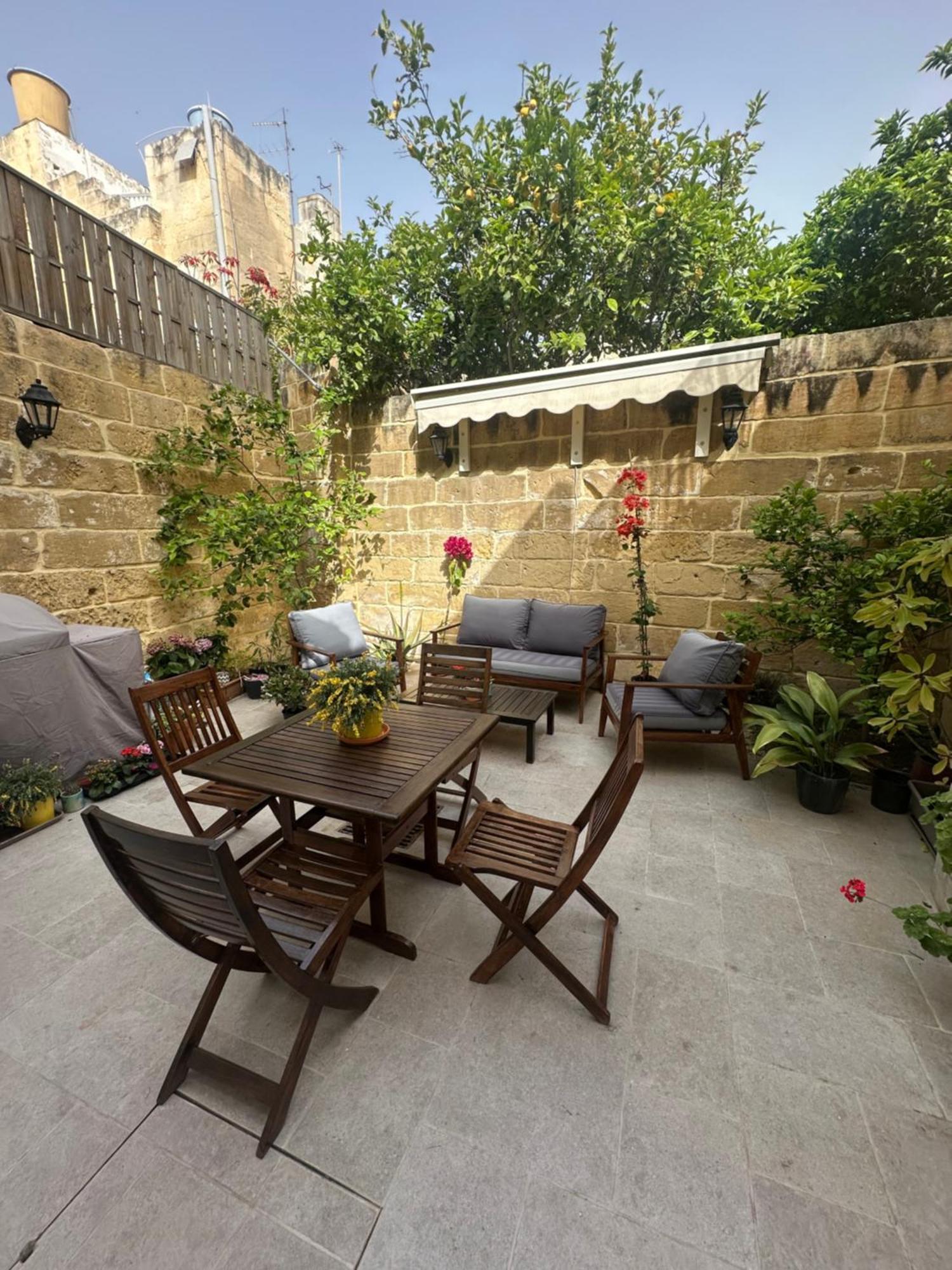 Dahlia - Modern Townhouse Apartman