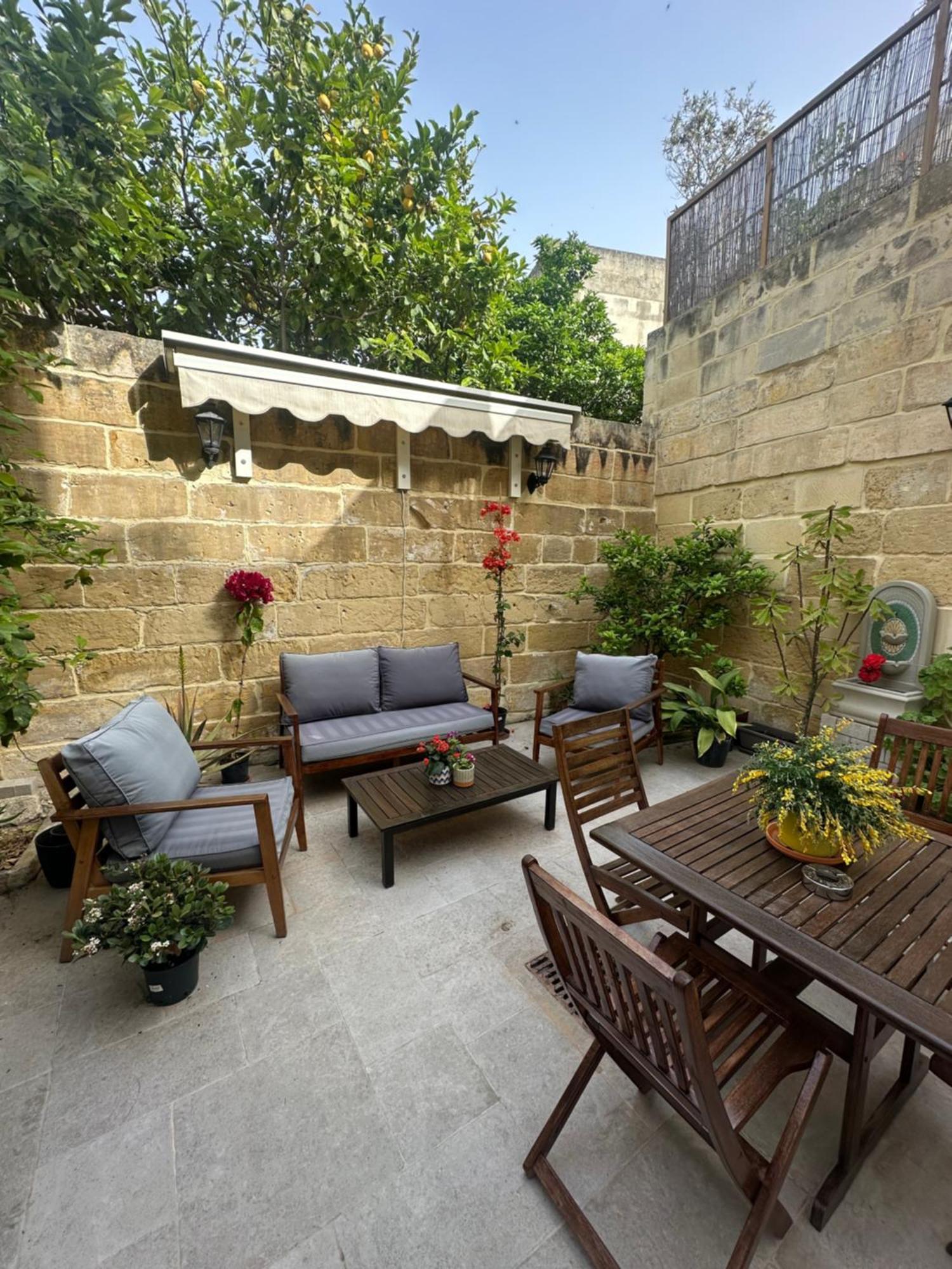 Dahlia - Modern Townhouse Paola